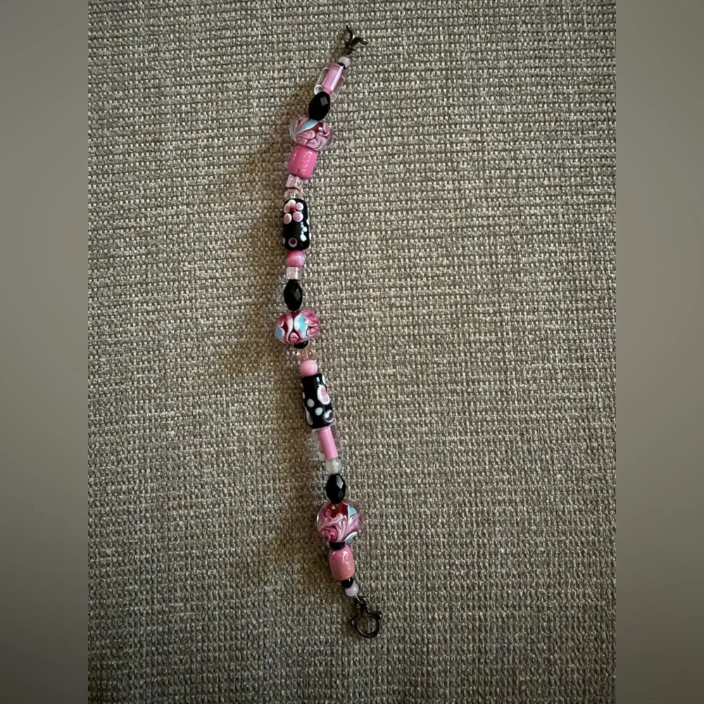 Vintage-Style Pink & Black Wedding Cake Lampwork Bead Bracelet - Picture 2 of 3